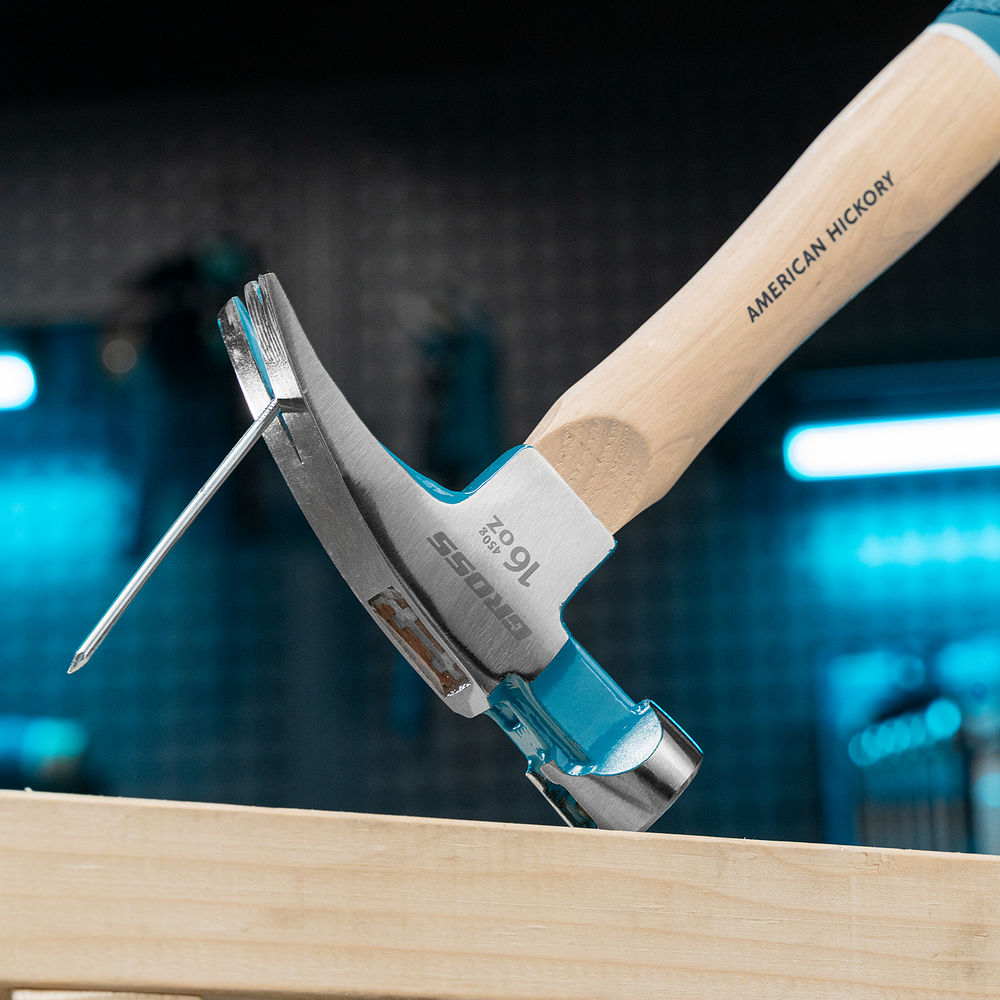 Молоток-гвоздодер, 450 г, угол 75, магнит, обрезиненная рукоятка American hickory GROSS