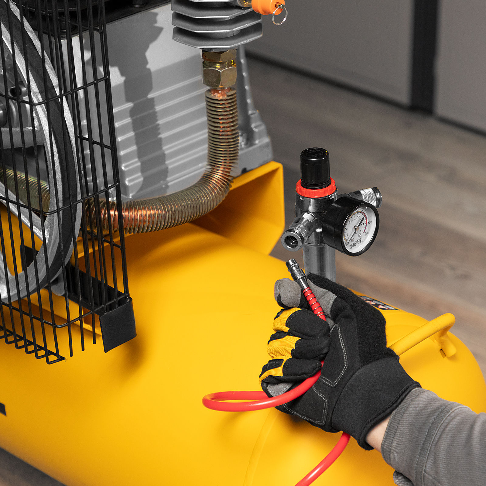 Компрессор воздушный, ременный привод BCI4000-T/100, 4.0 кВт, 100 литров, 690 л/мин Denzel (58123)